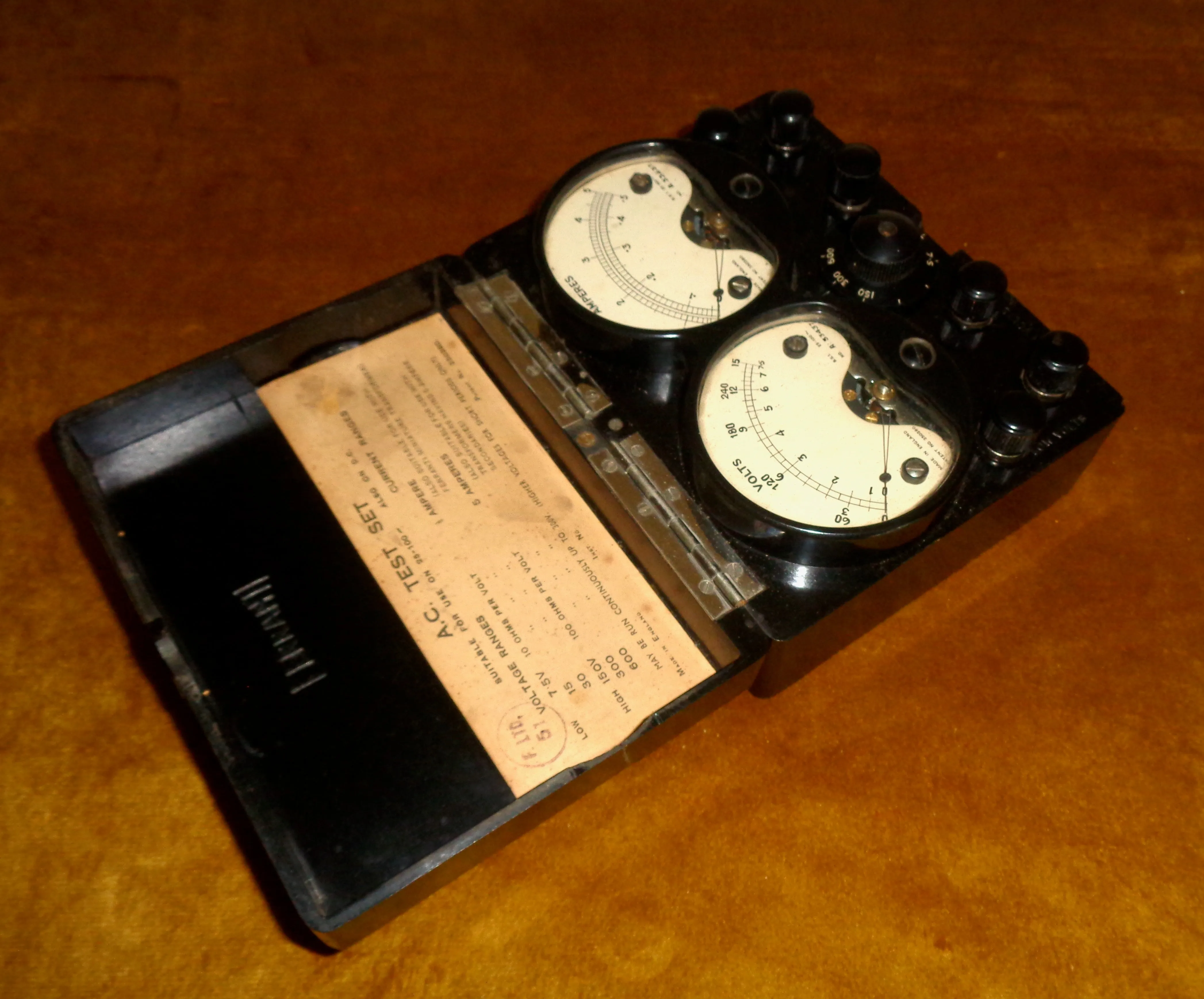 1934 CEB Ferranti AC Test Set Comprising A Voltmeter & Ammeter In A Bakelite Case