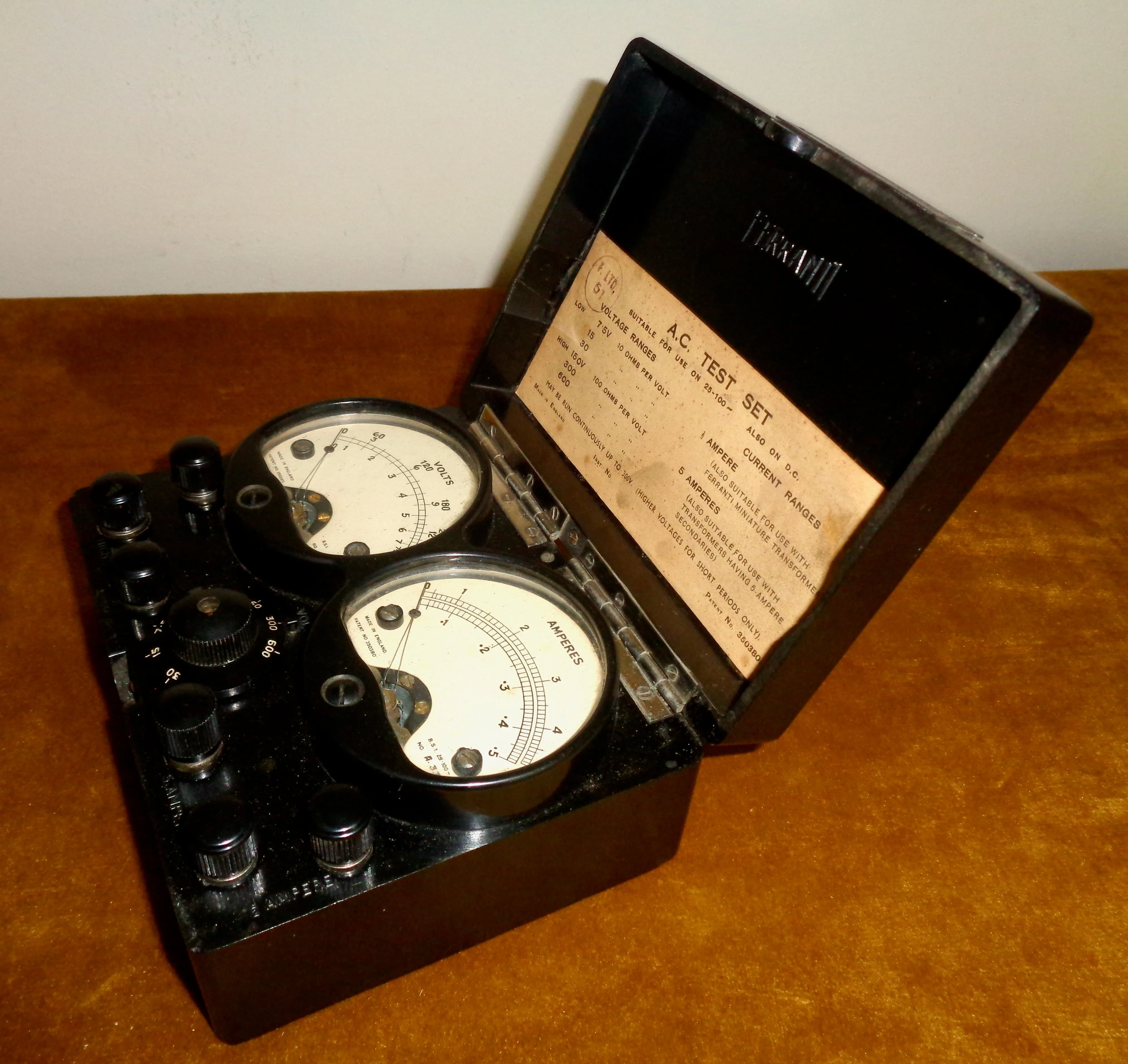 1934 CEB Ferranti AC Test Set Comprising A Voltmeter & Ammeter In A Bakelite Case