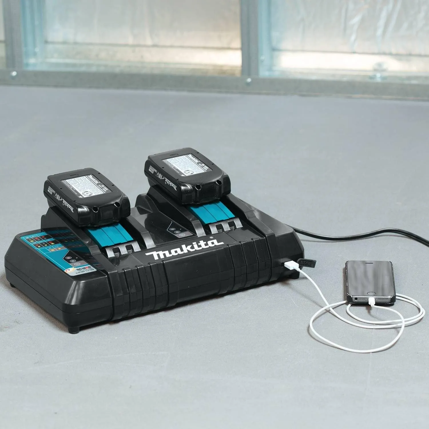 Makita 2x 18V LXT® Lithium-Ion Battery and Dual Port Charger Starter Pack (5.0Ah) Y-00359